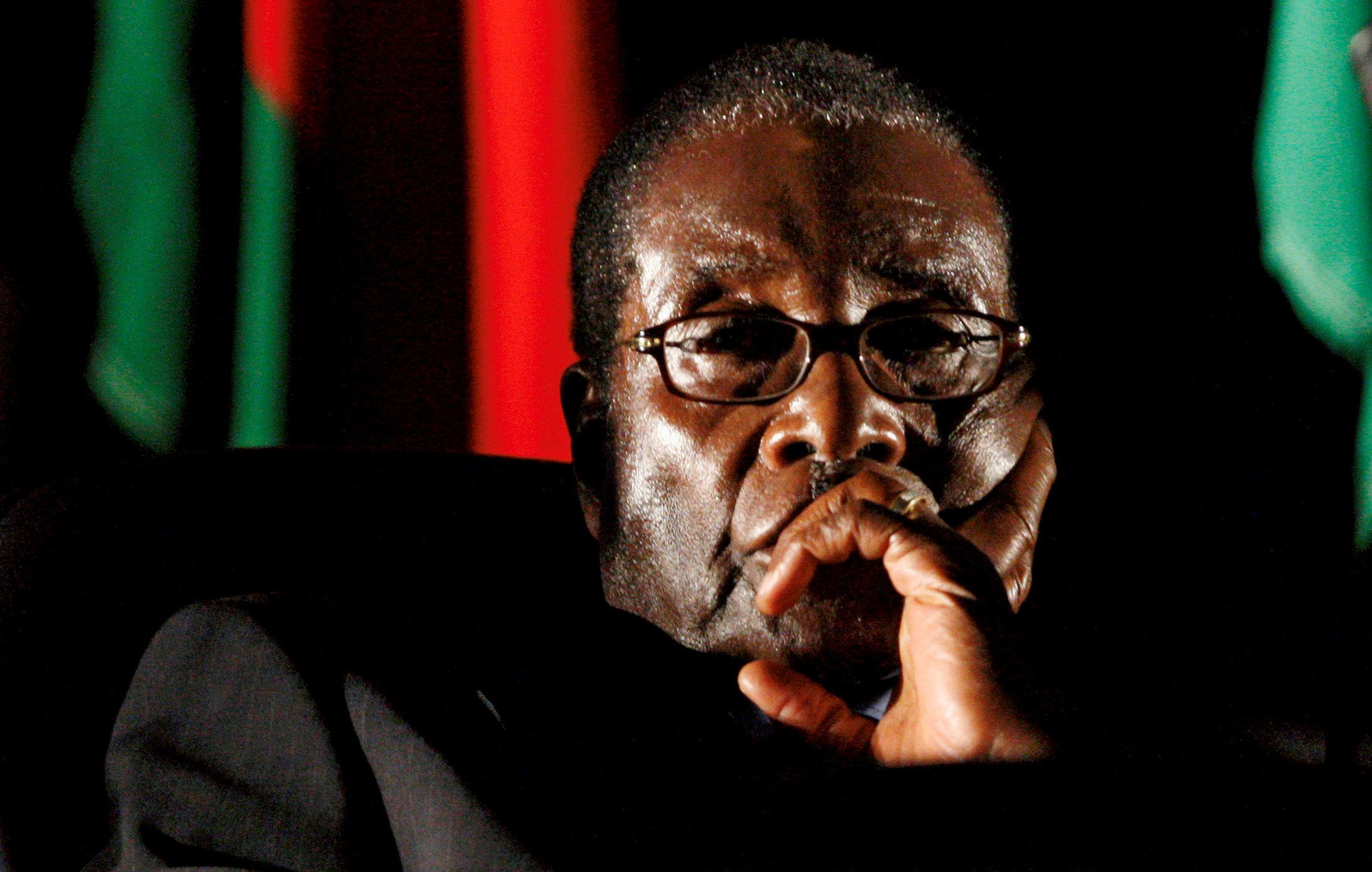 NAJBOLJI DIL U ISTORIJI! Lider Zimbabvea predao tron za pare: MUGABE DOBIO ČAK 10.000.000 DOLARA DA ODE S VLASTI