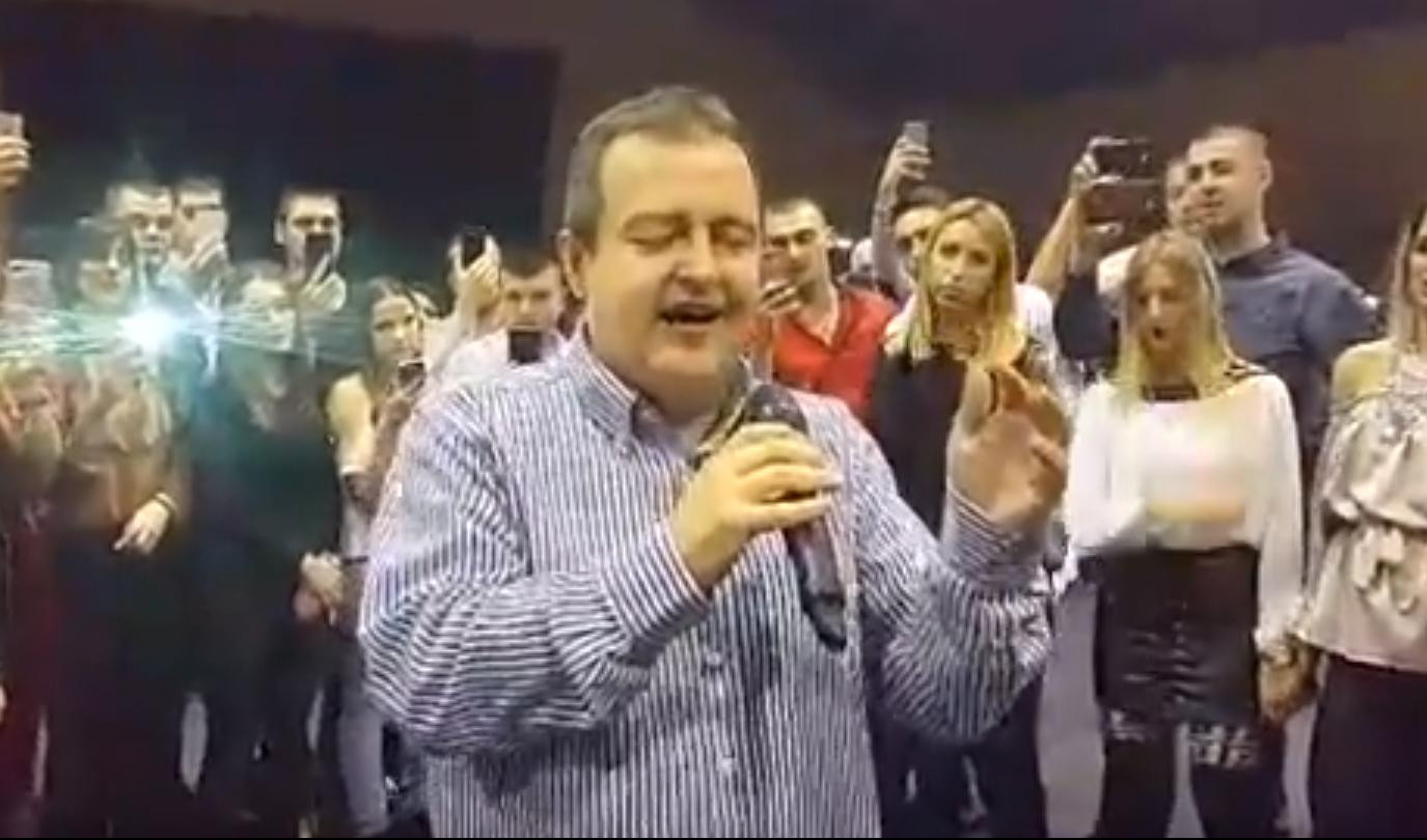 (HIT VIDEO) DAČIĆ PROŠIRIO REPERTOAR: Evo kako šef srpske diplomatije peva "Pukni zoro"!