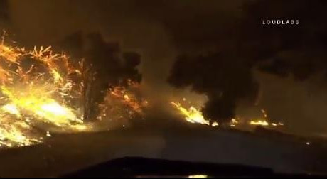 VATRA GUTA SVE PRED SOBOM: U požarima koji bukte u Kalifornij, jedna osoba poginula, evakuisano 600 kuća!