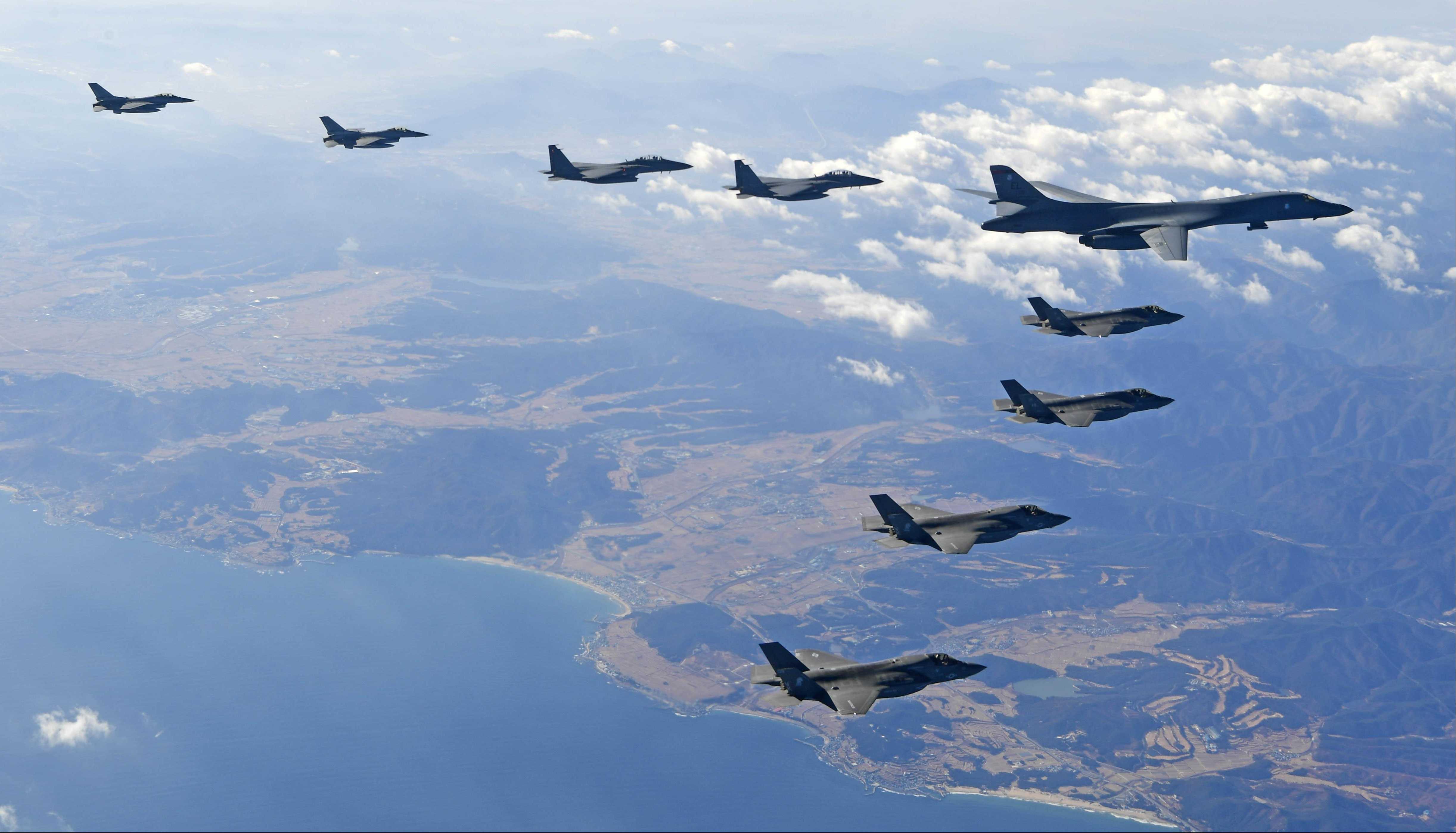 AMERI PRETE KIM DŽONG UNU! "Crni bombarder" B-1B leteo iznad Korejskog poluostrva!
