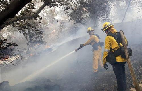 VATROGASCI SPASIOCI! Hiljade kuća u Kaliforniji odbranjeno od požara, Montesito i dalje ugrožen