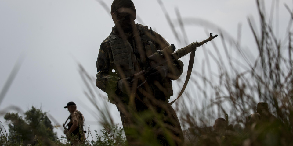 KIJEV 17 PUTA KRŠIO PRIMIRJE! Novi sukobi u Donbasu, 4 ukrajinska vojnika ranjena!