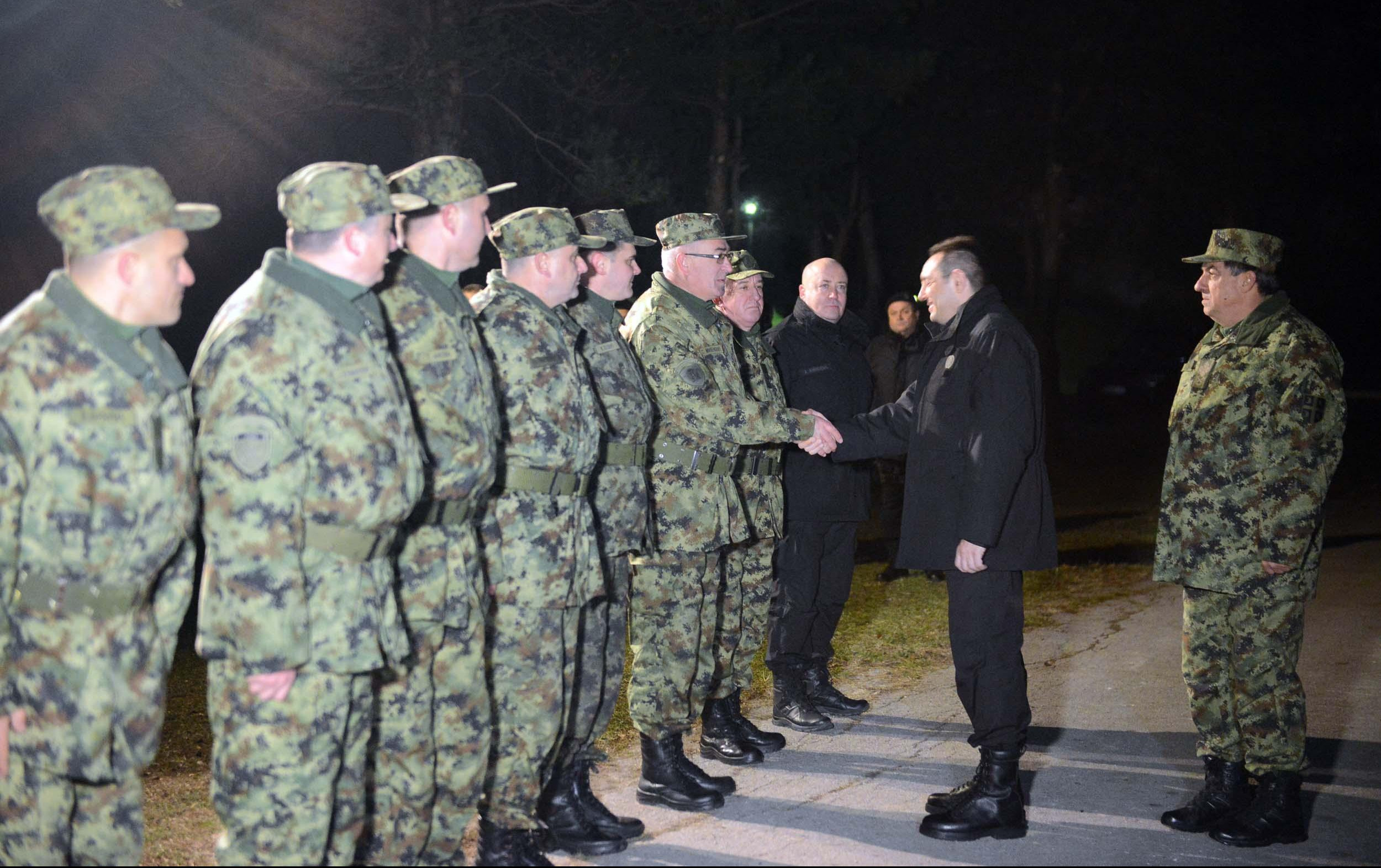 MINISTAR VULIN NOVU DOČEKAO S VOJNICIMA: ​Vulin:Vojska će čuvati mir i sigurnost svih građana!