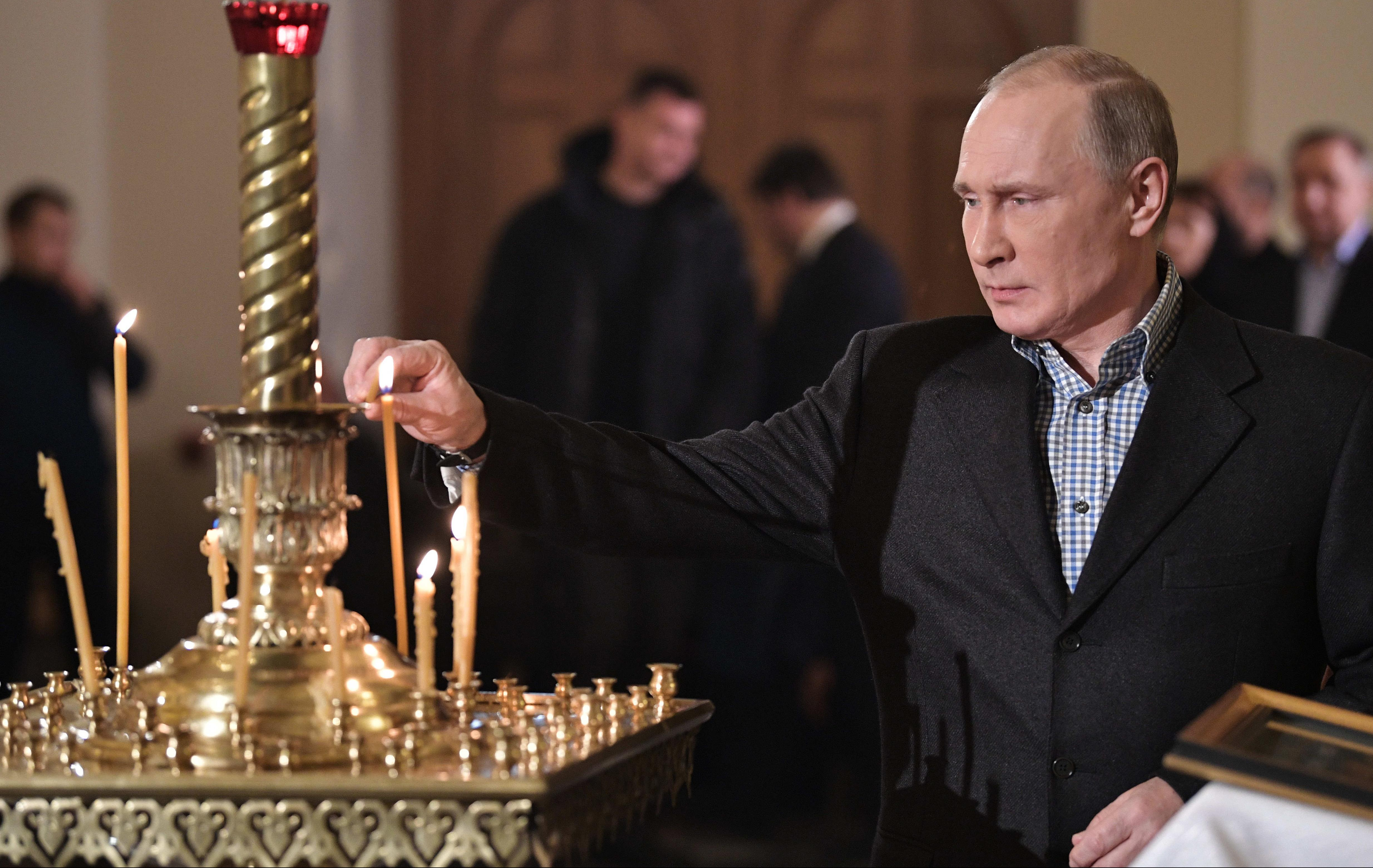 SVAKE GODINE JE U DRUGOM HRAMU! Kako Vladimir Putin proslavlja Božić! (VIDEO)