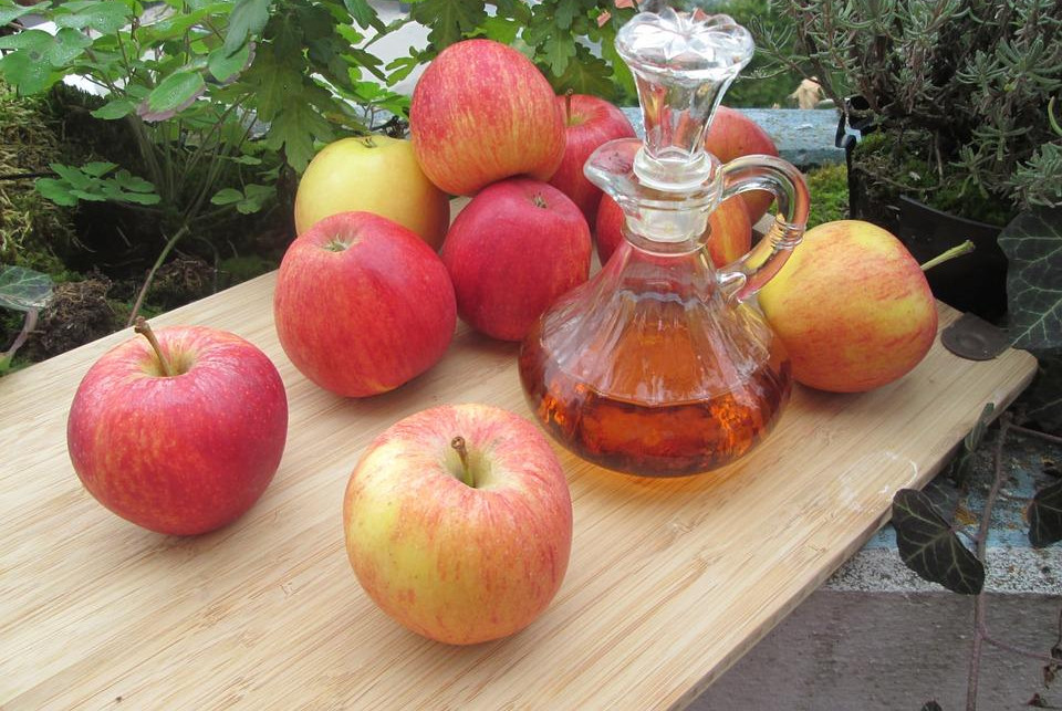 VIŠE OD SALATE: Koje zdravstvene probleme olakšava jabukovo sirće?