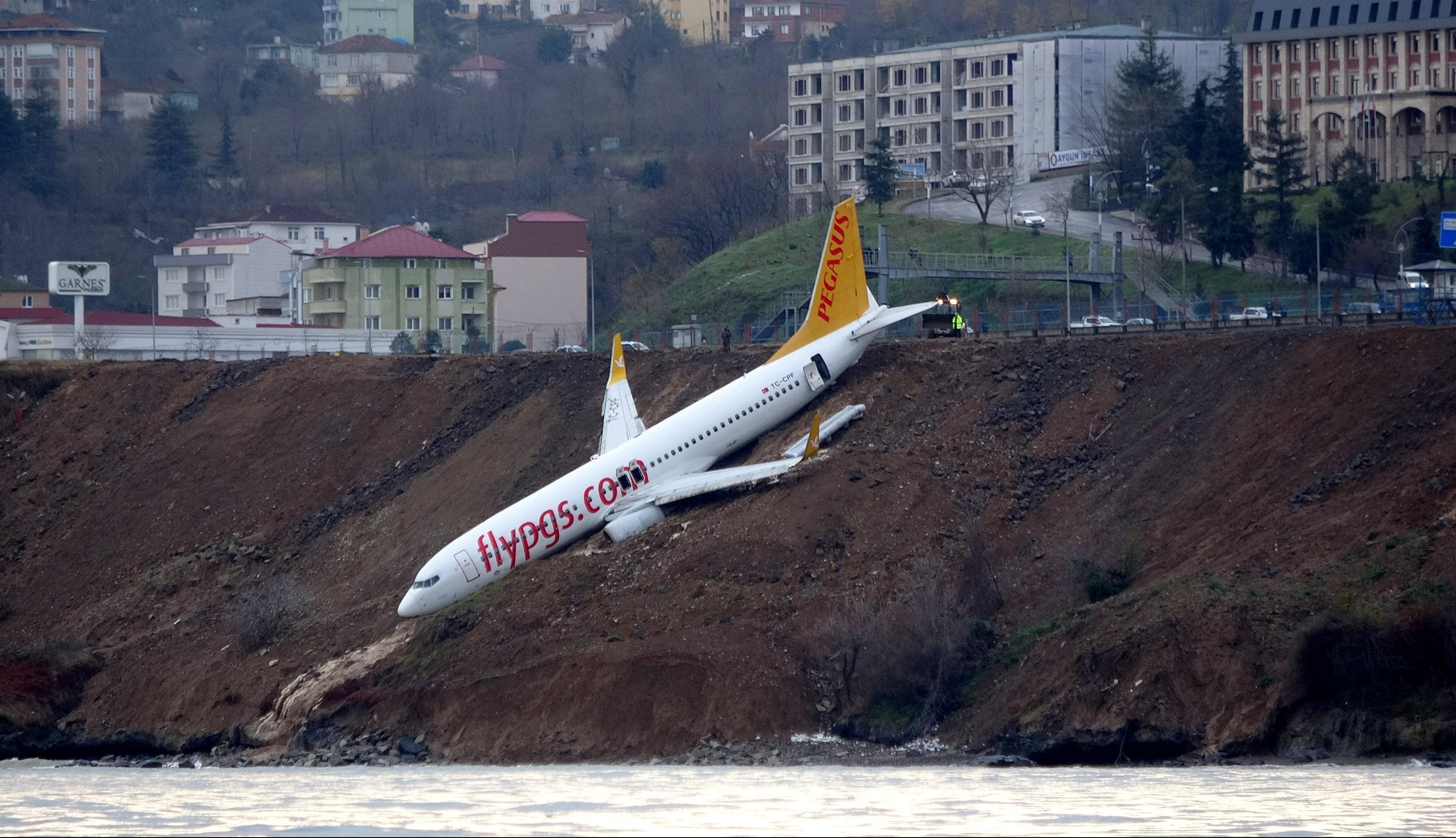 (FOTO) BLATO SPREČILO KATASTROFU! Turski avion pun putnika umalo upao u more!