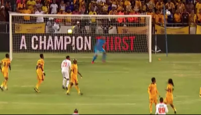 (VIDEO) KAO IZ KATAPULTA! Neverovatan gol na derbiju u Južnoj Africi