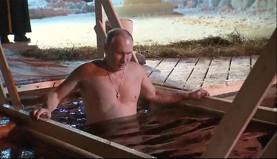 (VIDEO) ČELIČNI VLADIMIR VLADIMIROVIČ! Putin se okupao u LEDENOJ bogojavljenskoj vodi!