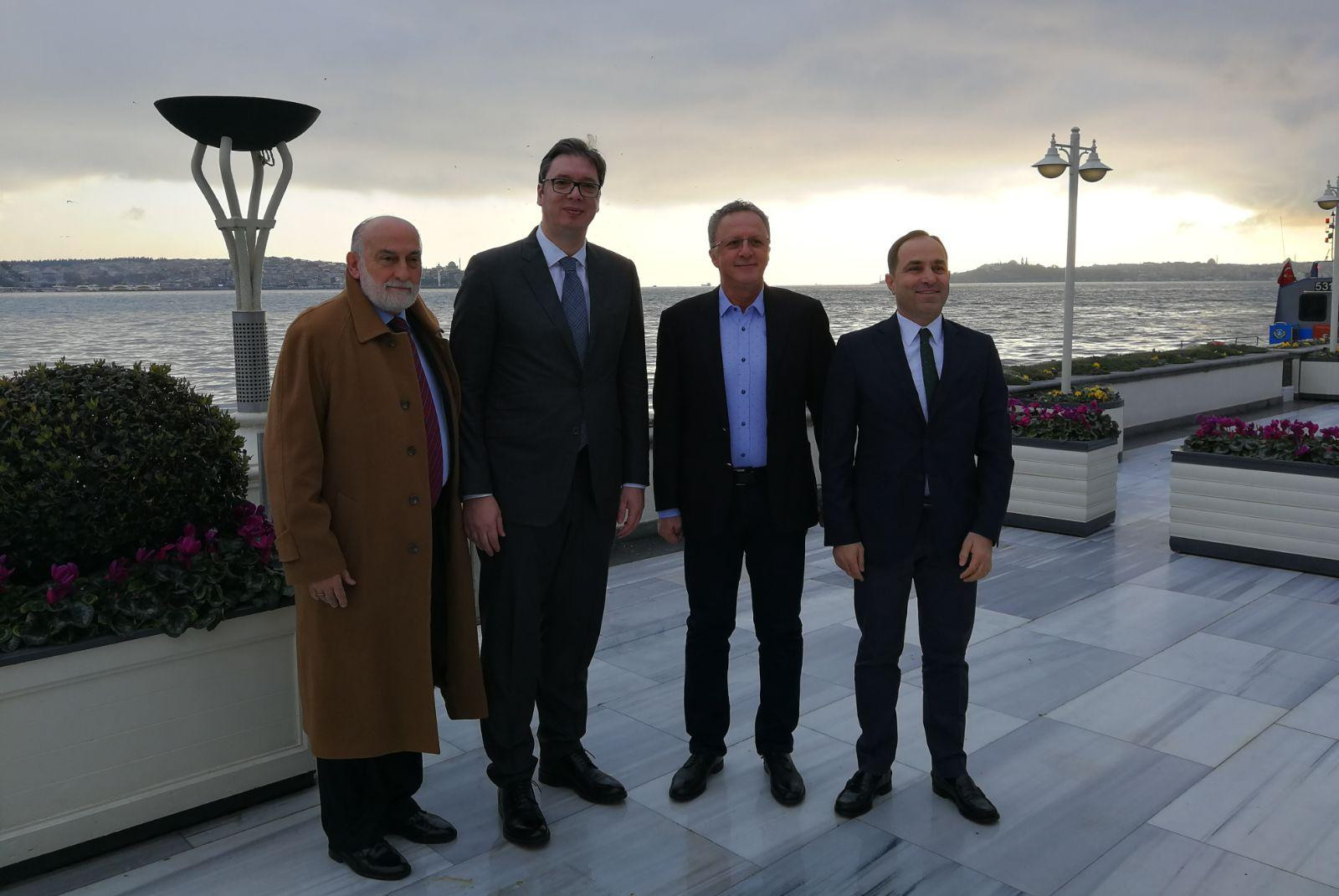 PREDSEDNIK VUČIĆ DOPUTOVAO U TURSKU: U Istanbulu dobrodošlicu mu poželeo predsednik Taj grupe Mesud Toprak!