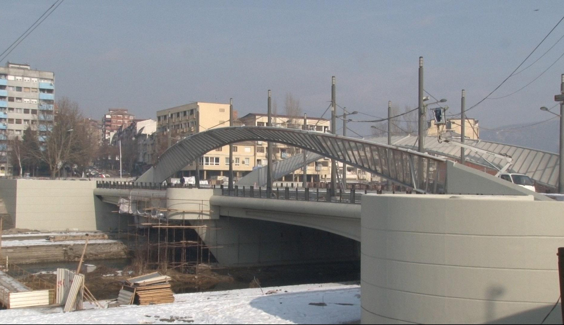 RASTE ZABRINUTOST U KOSOVSKOJ MITROVICI: KSB i KFOR danas otvaraju rekonstruisani most na Ibru!