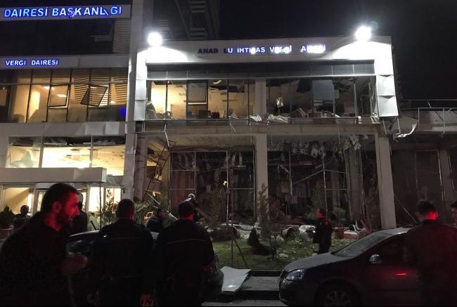 (VIDEO) UZBUNA U ANKARI:  U eksploziji uništena dva sprata zgrade Poreske uprave!