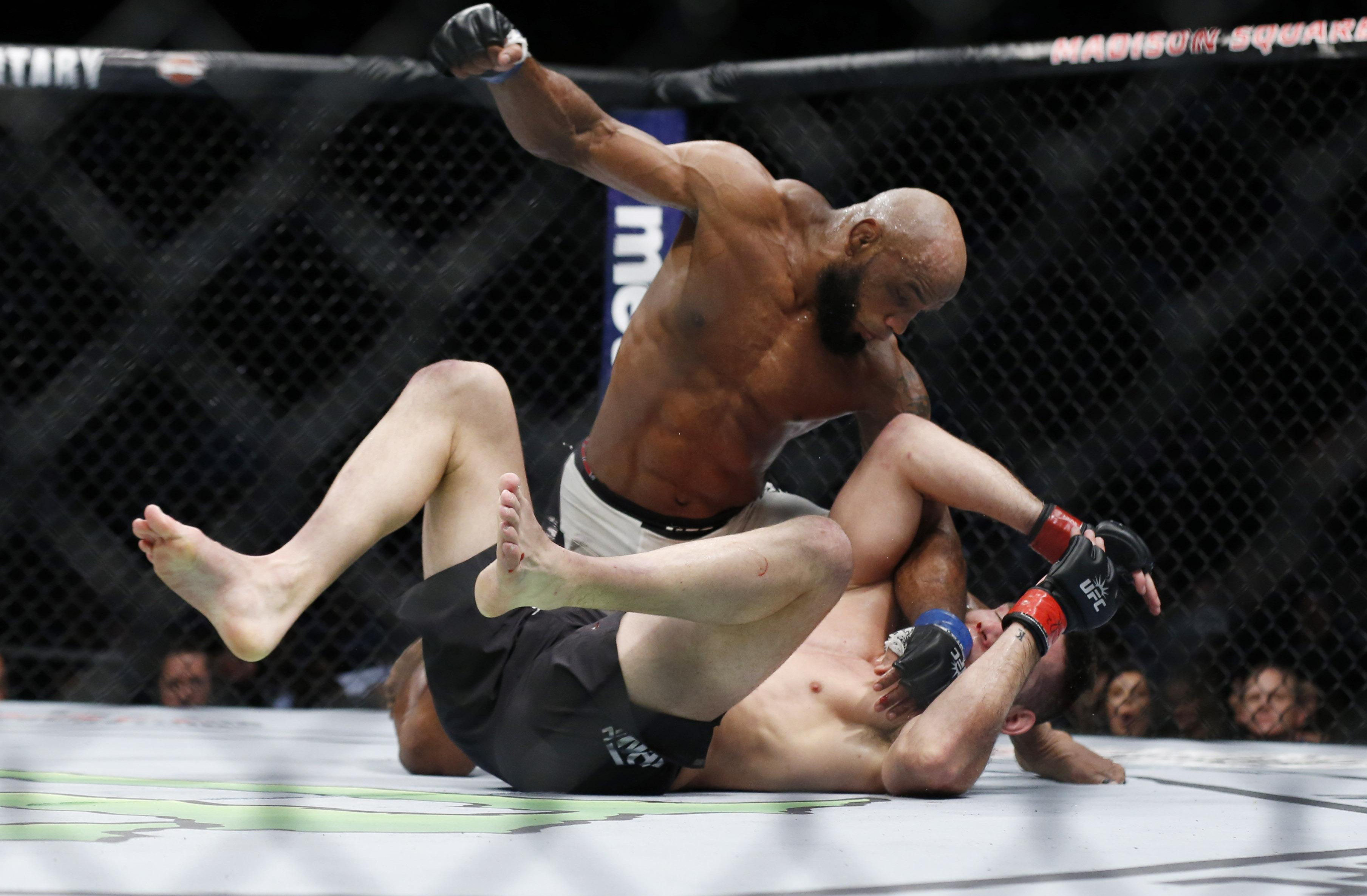 (VIDEO) SA POLOMLJENOM NOGOM RAZBIO RIVALA! Joel Romero novi UFC junak