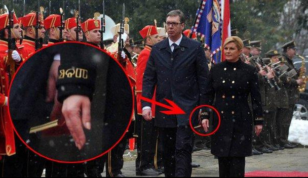 (FOTO) MISTERIJA KOLINDINE PORUKE! Rukovala se s Vučićem, a na njenom desnom rukavu ISPISANA JE DVOSMISLENA PORUKA! 
