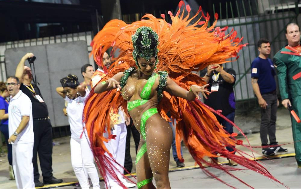 (HOT VIDEO) PRIZOR ZA INFARKT! Kraljica brazilskog karnevala OSTALA BEZ TANGI!