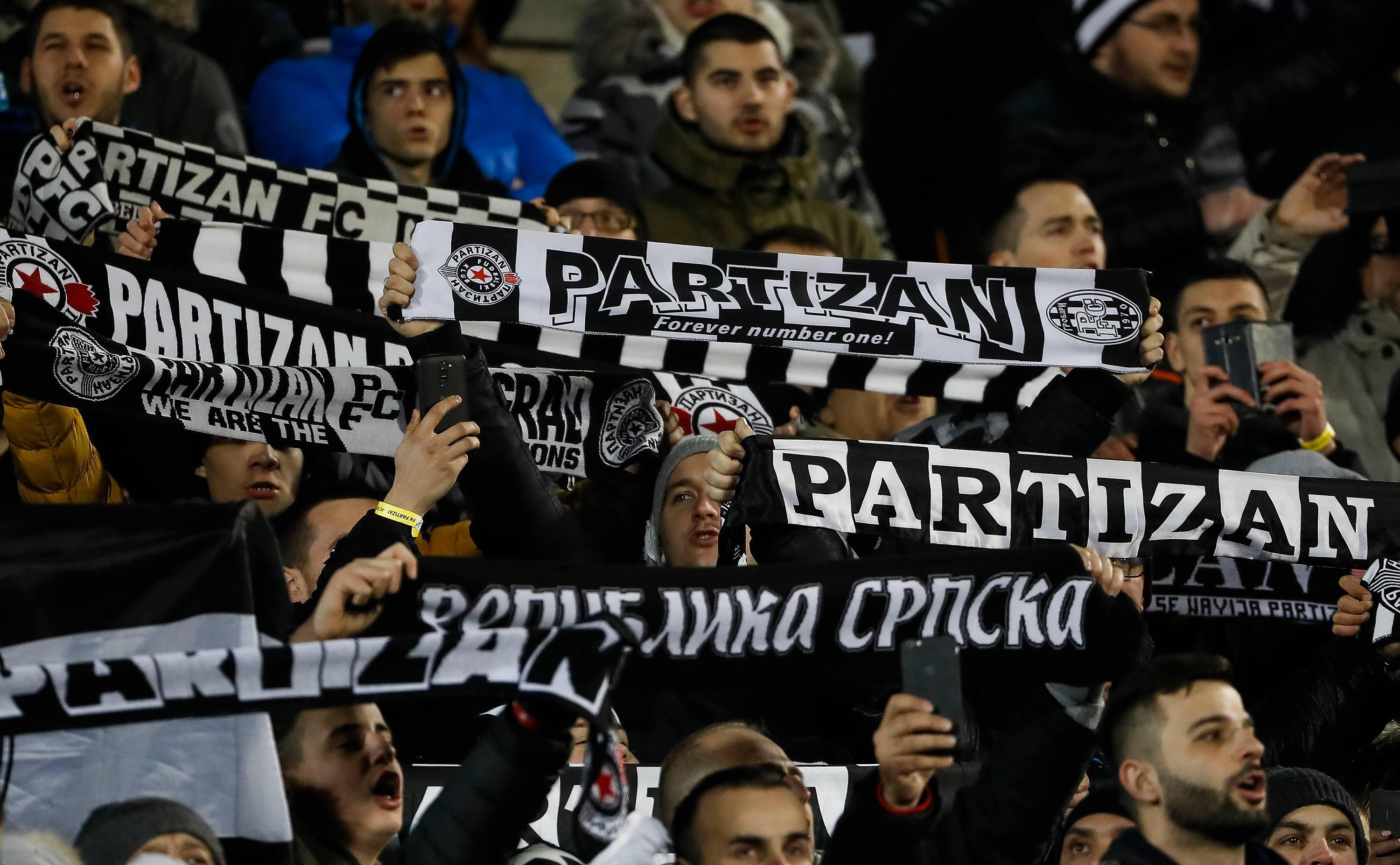 (FOTO) "GROBARI" ODUŠEVILI ČEHE: Poštovanje za navijače Partizana, sjajna atmosfera!
