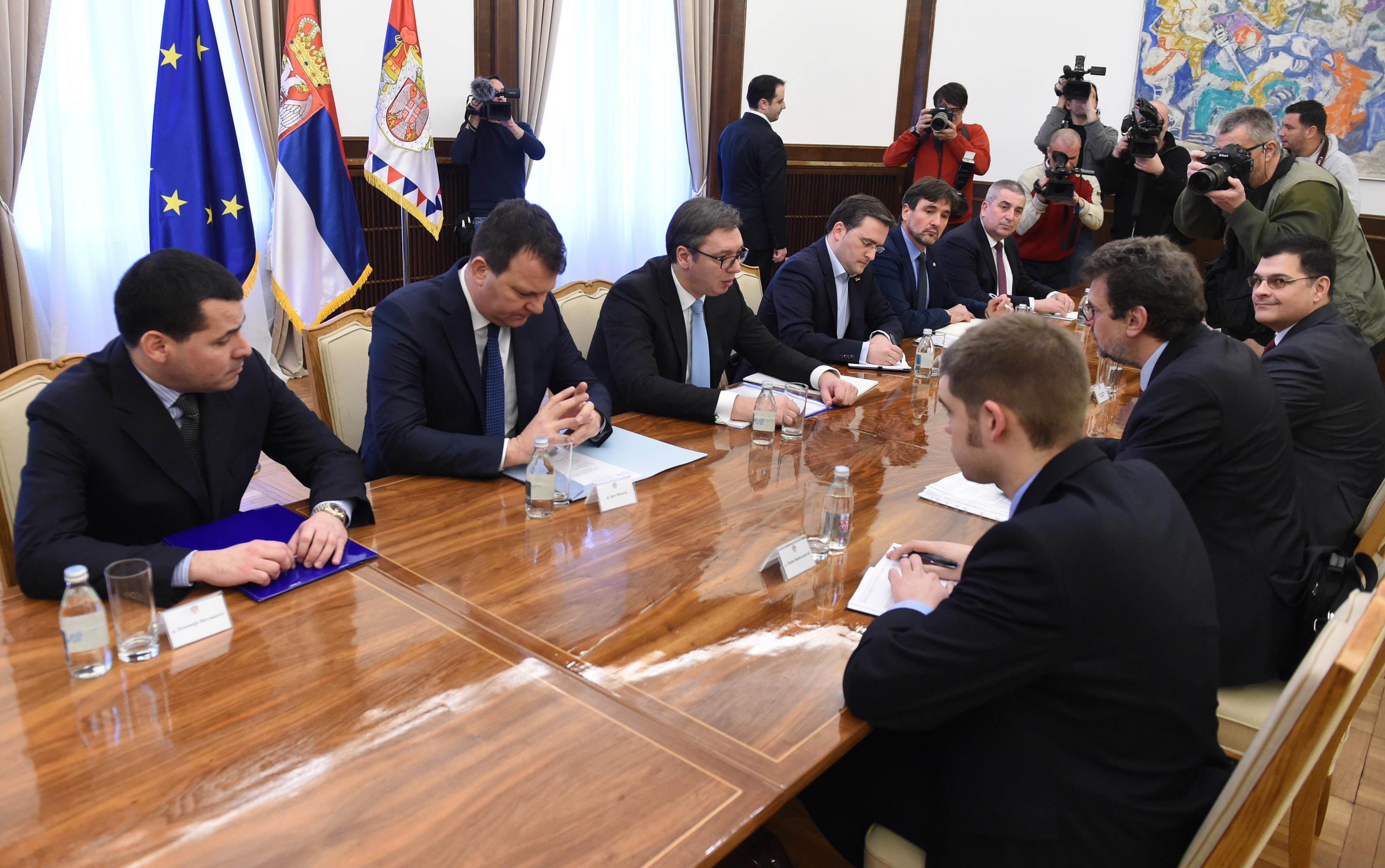 (FOTO) VUČIĆ razgovara sa predstavnicima hrvatske manjine u Srbiji