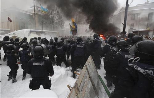 (FOTO) VATRA U KIJEVU: žestok obračun Šakašvilijevih pristalica s policijom, više od 100 ljudi uhapšeno!