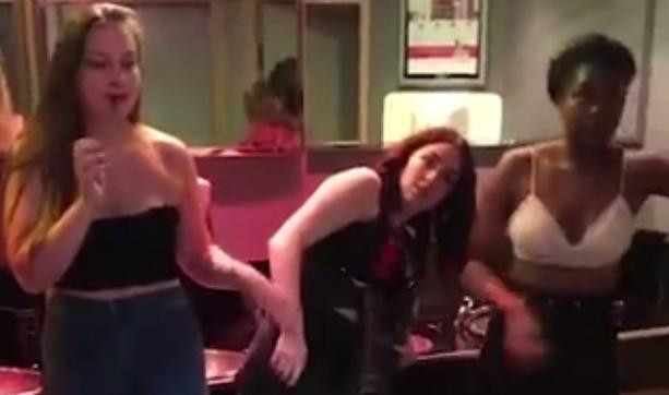 (VIDEO) ZATO JE ŽENSKI TOALET NEUREDNIJI OD MUŠKOG! Evo šta devojke stvarno rade kad odu u WC!