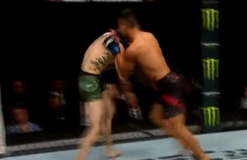 (VIDEO) ON JE NAJGLUPLJI UFC BORAC IKADA! Imao je rivala na tacni, a onda uradio suludu stvar