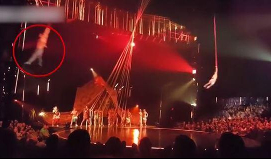(UZNEMIRUJUĆI VIDEO) TRAGEDIJA U CIRKUSU! Član "Cirque du Soleil" umro posle pada tokom predstave