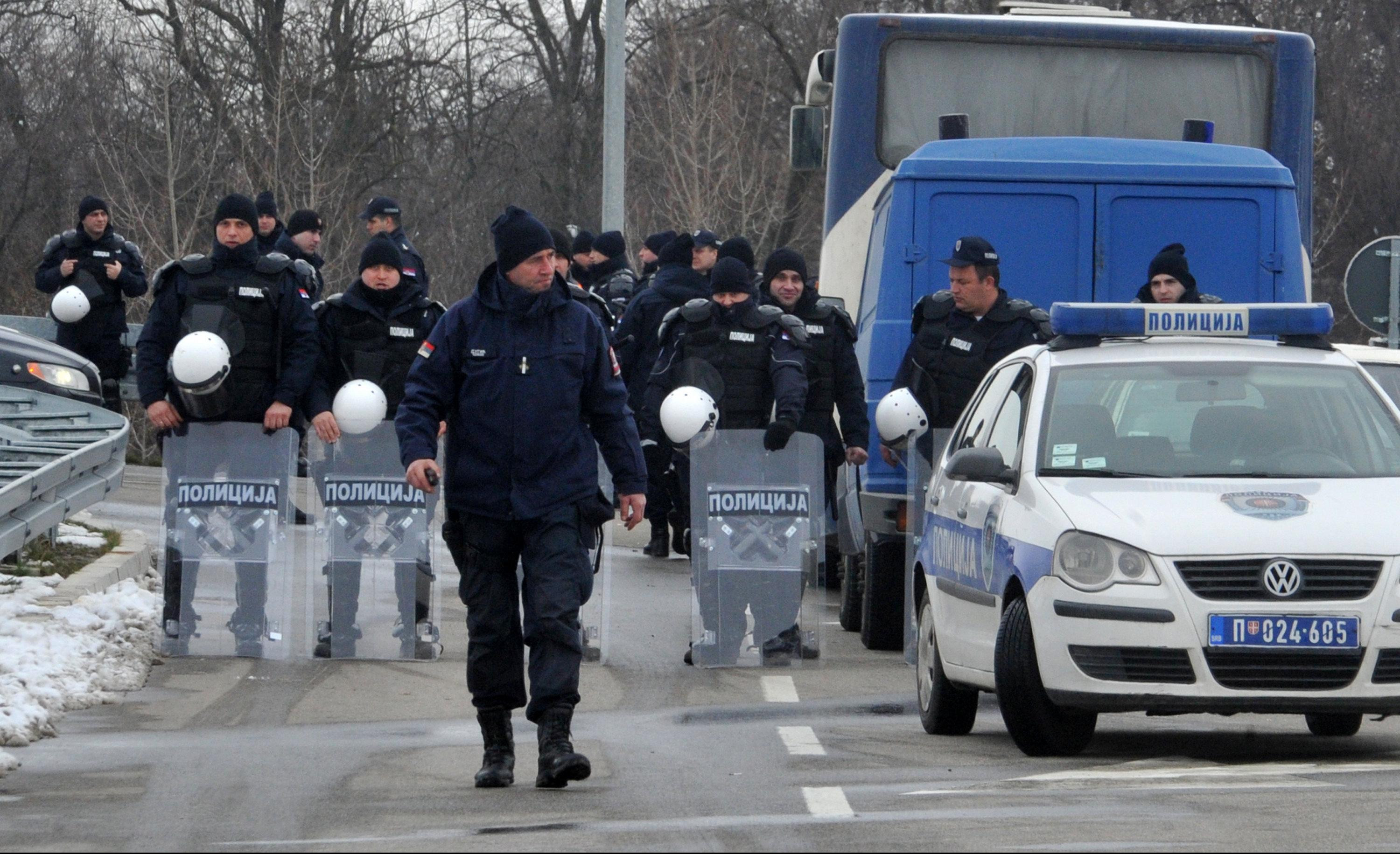(VIDEO) POLICIJA BLOKIRALA KOVILOVO! Zatvoreni svi prilazi, novinari nepoželjni! 