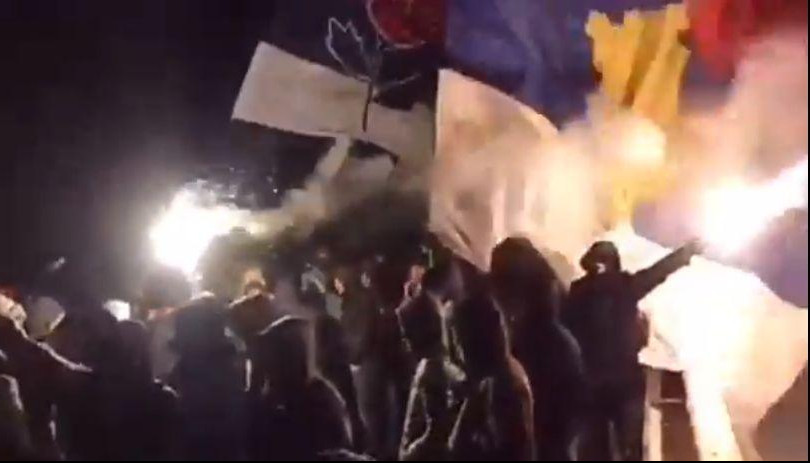 (VIDEO) "DELIJE" BRANE KOSOVO! Navijači Zvezde u Kovilovu napravili "vatren doček" za LAŽNU DRŽAVU!