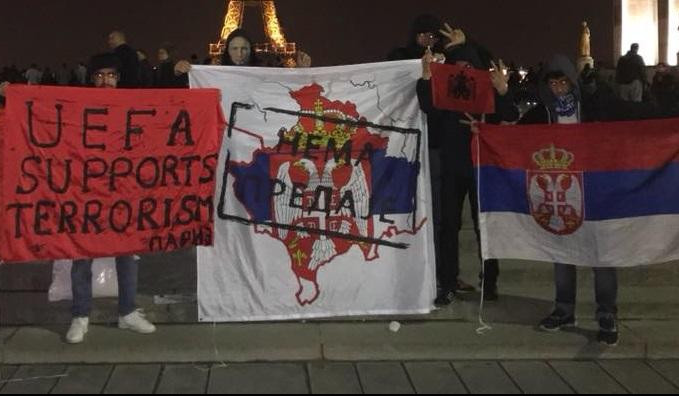 (VIDEO/FOTO) SRBI SE OSVETILI ZA DRON! Navijači prekinuli utakmicu lažne države Kosovo u Parizu!
