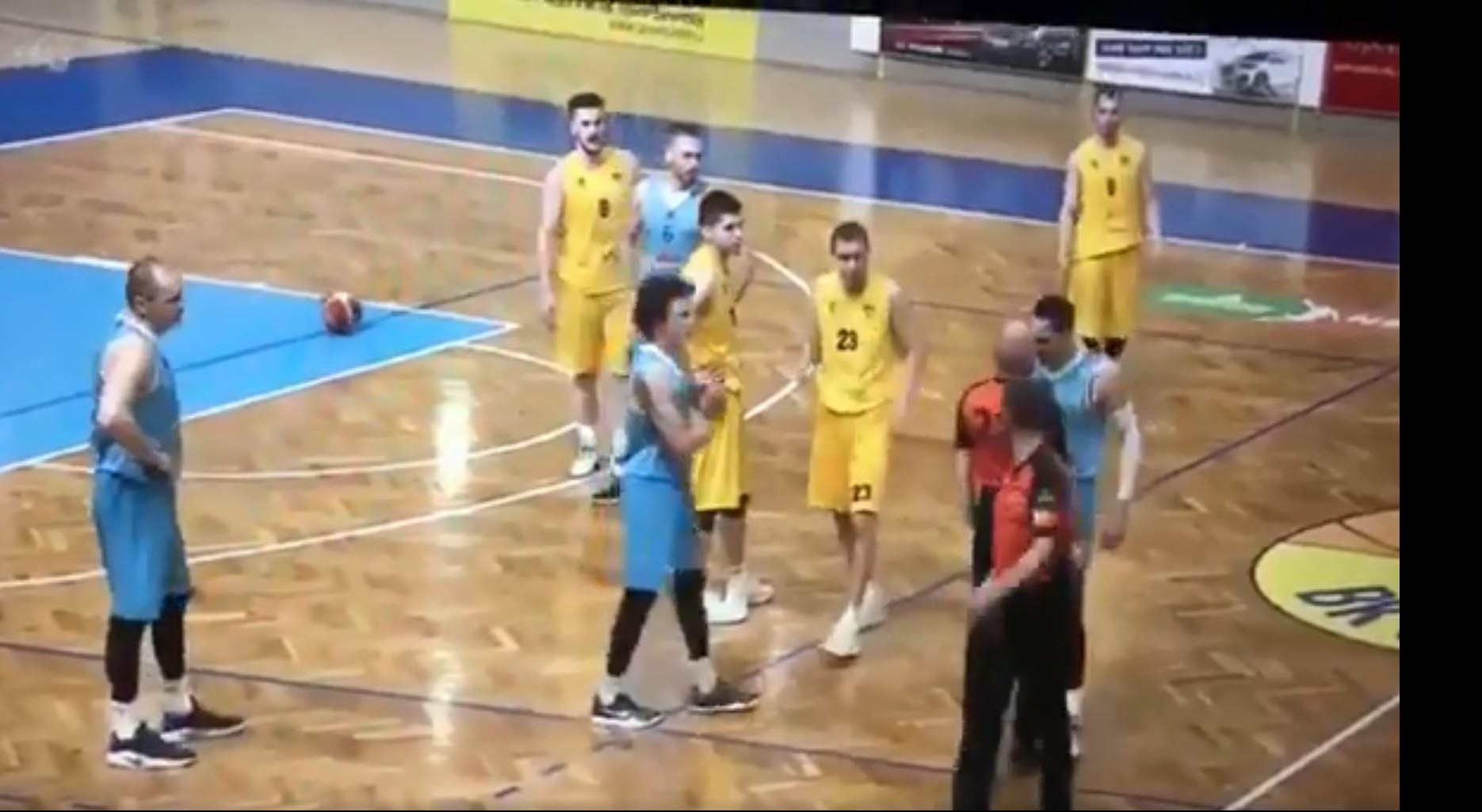 (VIDEO) SKANDAL KAKAV NIJE VIĐEN! Sudija isfolirao da ga je srpski košarkaš udario!
