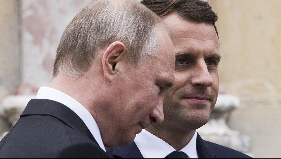 POVLAČENJE RUČNE! Makron razgovarao sa Putinom: NASTAVITI DIJALOG ZARAD MIRA U SIRIJI!
