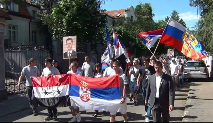 PODRŠKA SIRIJSKOM NARODU! Zavetnici" održali skup ispred ambasade Sirije u Beogradu!