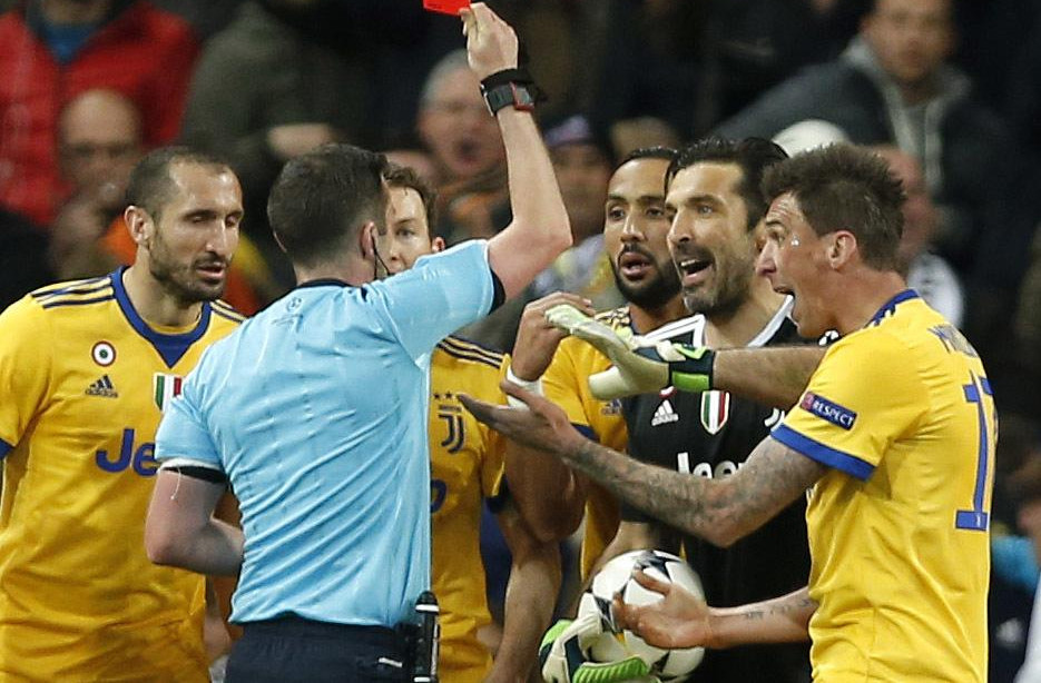 (VIDEO) UEFA O NAJSPORNIJEM PENALU U SEZONI: Ni VAR ne bi pomogao Juventusu!