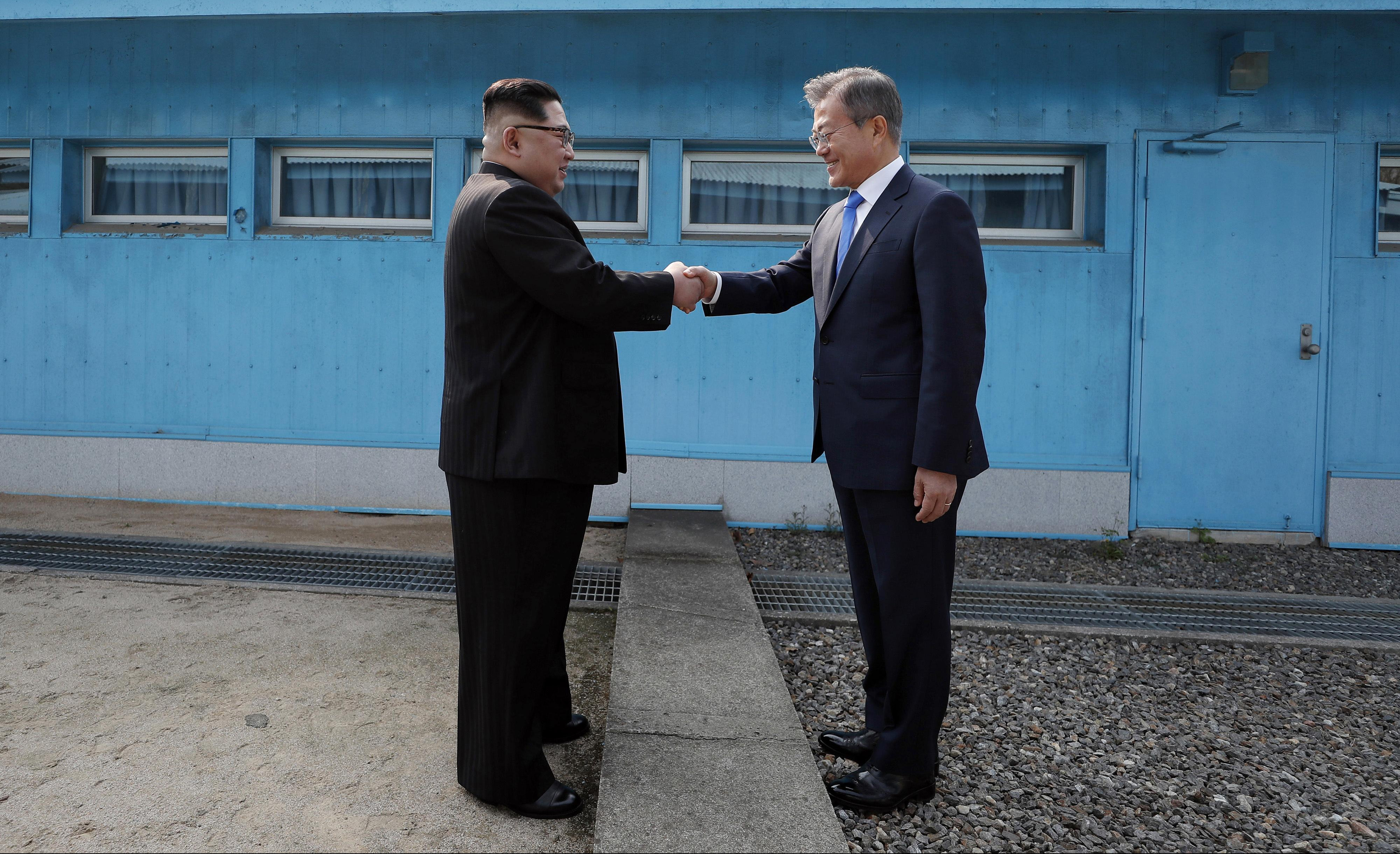 SRCE LUPA KAO LUDO:  Kim Džong Un prvi put prešao granicu i stigao u Južnu Koreju! POČEO ISTORIJSKI SAMIT  LIDERA DVE KOREJE!