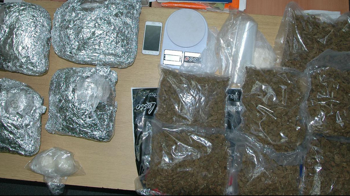 AKCIJA BEOGRADSKE POLICIJE: Uhapšen zbog droge, zaplenjeno skoro 3 kilograma narkotika, pištolj i municiju! 