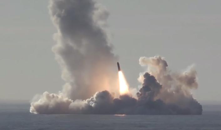 (VIDEO) PUTIN ZAPALIO MORE! Rusi uspešno lansirali četiri balističke rakete BULAVA!