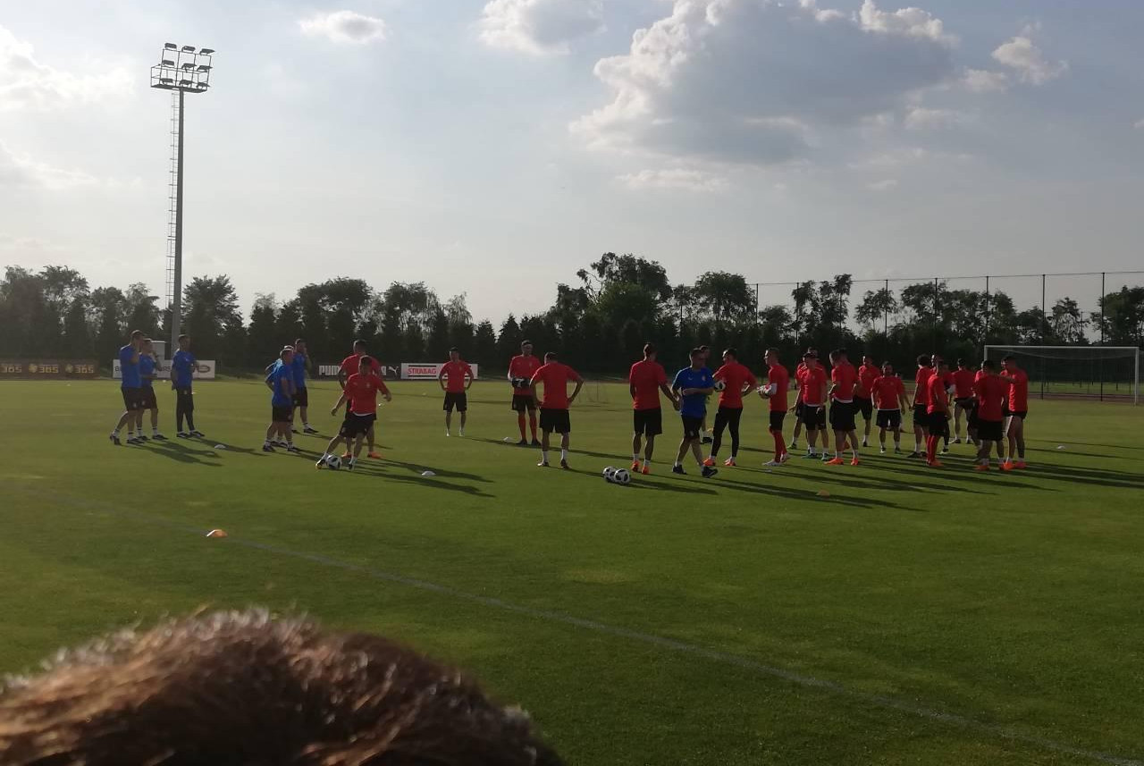 (VIDEO/FOTO) "ORLOVI" POČELI "OPERACIJU RUSIJA"! Najbolji fudbaleri Srbije trenirali u Staroj Pazovi!