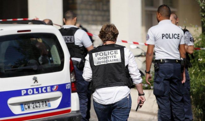 (FOTO) KAVČANI PALI U PARIZU! Kod Crnogoraca pronađen kokain VREDAN 2,5 MILIONA EVRA!