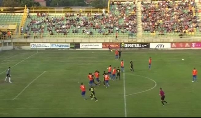 (FOTO/VIDEO) I MI SRBI VOLIMO ISTRU! Srbin podigao transparent na utakmici, a onda su reagovali Hrvati...