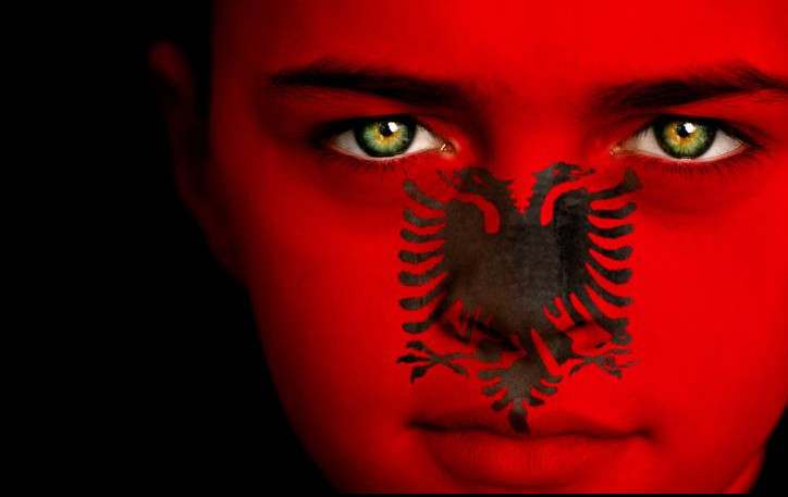 OD MALENA IH UČE DA MRZE SRBE! Srpsku ambulantu kod Prizrena zapalile albanske DEVOJČICE?!
