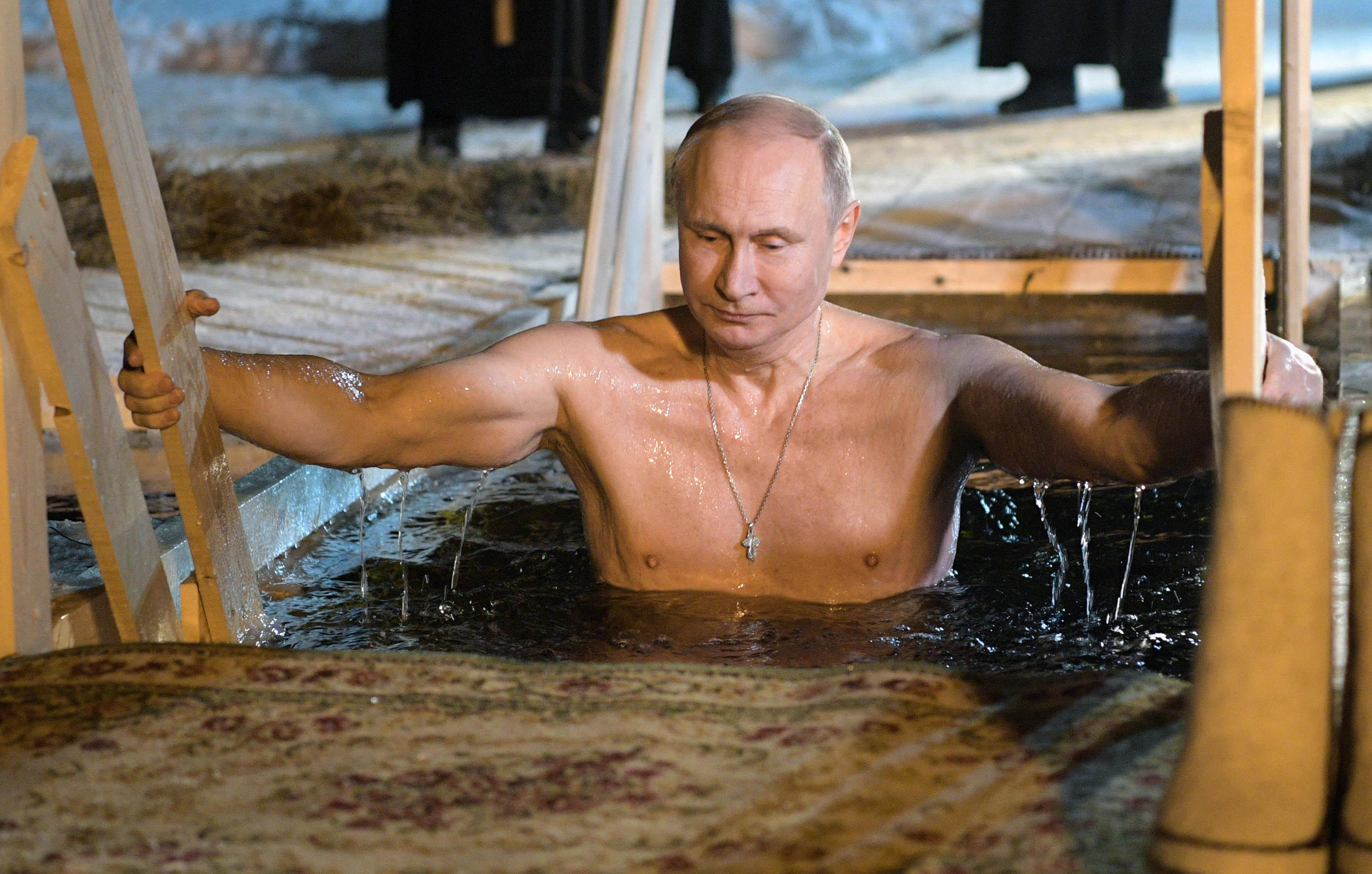 SUPERPUTIN! Šef Kremlja voli da isprobava nove stvari i nema VOZILA KOJIM NIJE UPRAVLJAO!