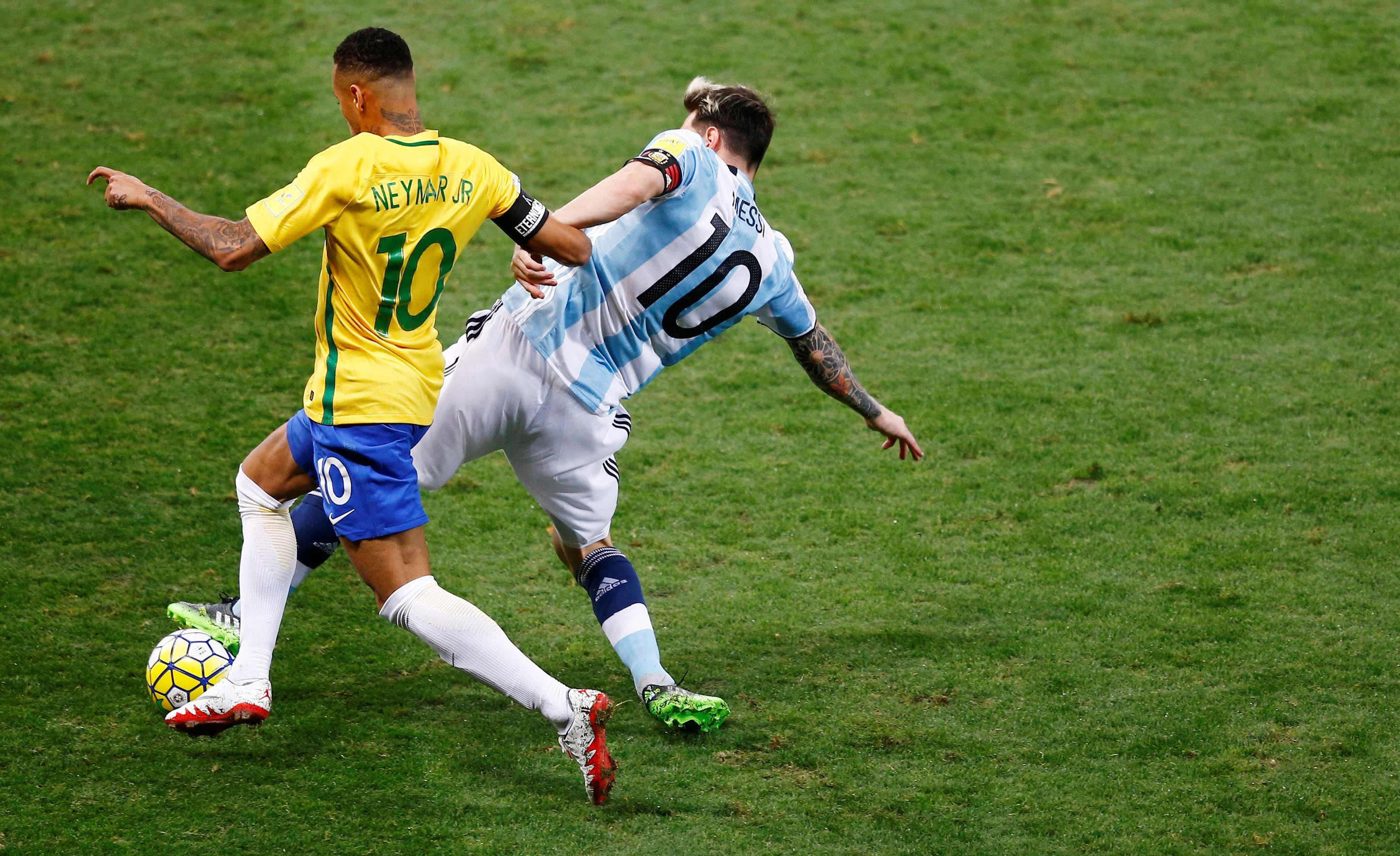 (FOTO) HAOS U BANGLADEŠU ZBOG MESIJA I NEJMARA! "Argentinci" i "Brazilci" se sekli mačetama!