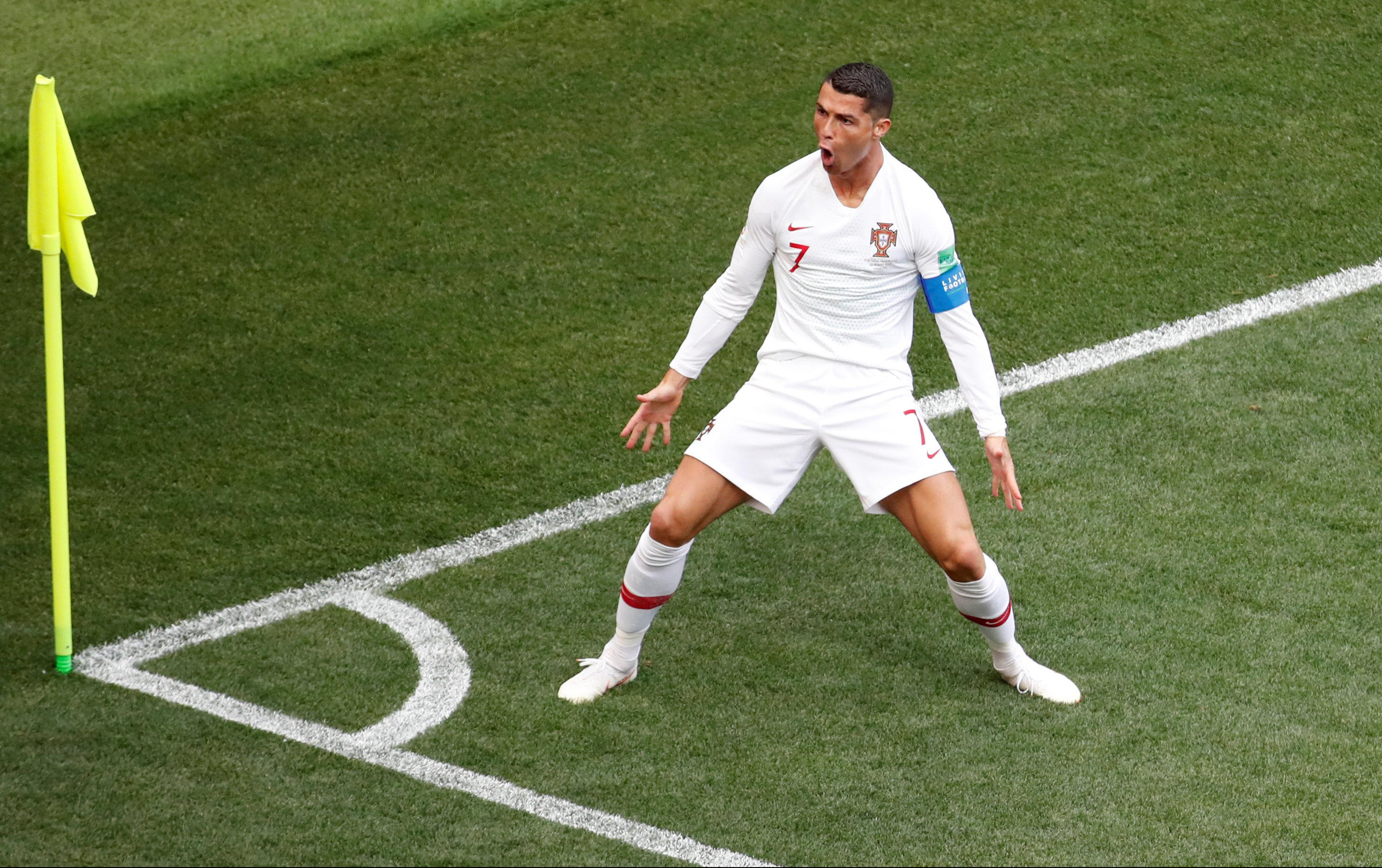 NISI MORAO PRED SRBIJU! Navijači u transu, Ronaldo posle duge pauze u opremi Portugala
