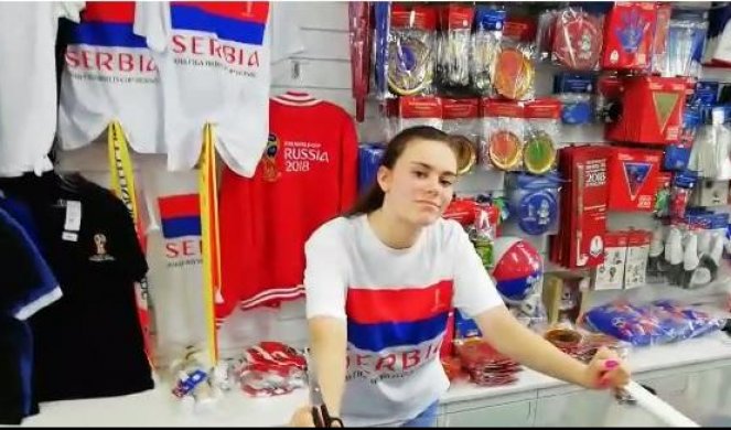 (VIDEO) INFORMER U RUSIJI: Ceo Kalinjingrad u majicama sa zastavom Srbije!
