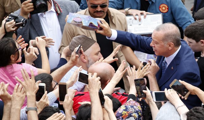 ERDOGAN GLASAO: Turska doživljava "demokratsku revoluciju"