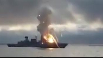 (VIDEO) NASMEJALI I PUTINA! NEMAČKA VOJSKA SE OBRUKALA, raketa im eksplodirala na brodu, a fregata "Saksonija" se zapalila!