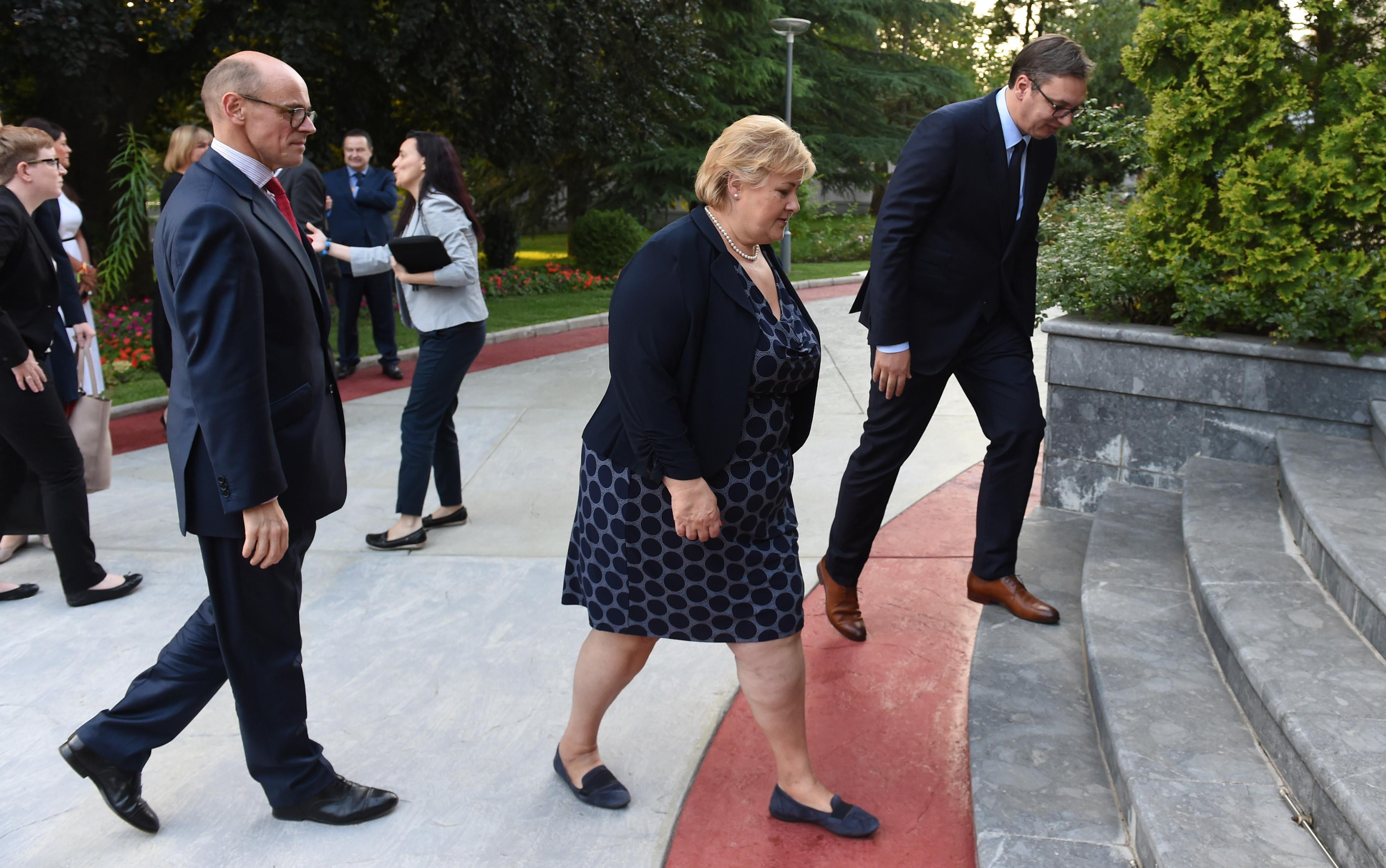 (FOTO) SRDAČAN PRIJEM! Vučić priredio večeru za premijerku Solberg!