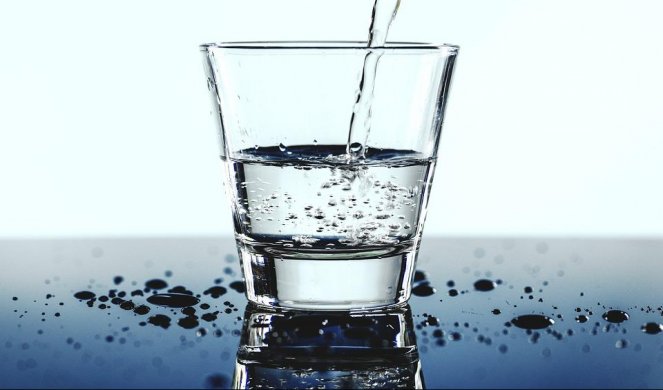 PODIŽE RASPOLOŽENJE: Pre odlaska na spavanje obavezno popijte čašu vode!