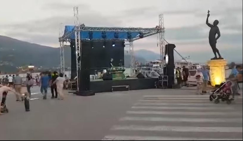 (VIDEO) DEBAKL NATO U MAKEDONIJI! Zaev organizovao koncerte u 15 gradova, građani bojkotovali svirke, u Ohridu samo 1 posetilac!