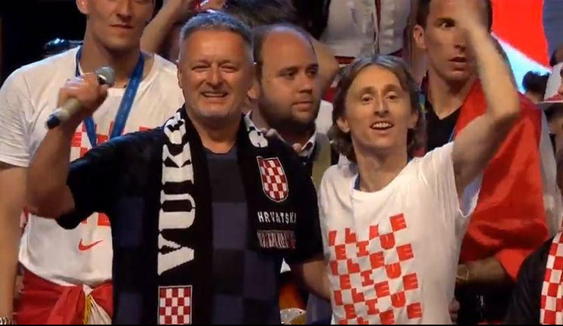 (VIDEO) NEKA SE TERAJU U TRI P.M. SVI KOJI SU NAVIJALI ZA OVE USTAŠE! Hrvati slavili srebro uz PESME O KLANJU SRBA!