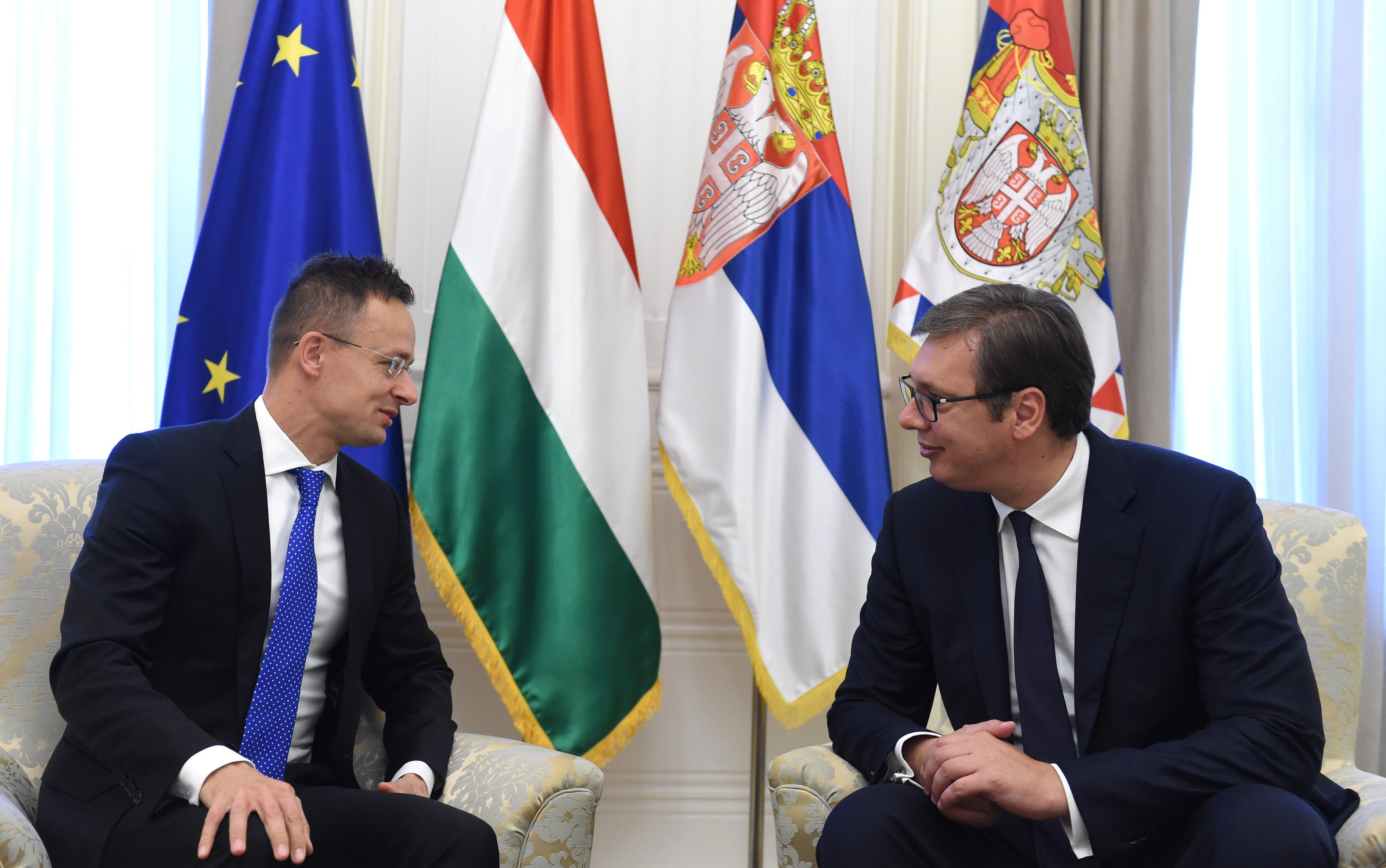 (FOTO) VUČIĆ RAZGOVARAO SA SIJARTOM:Odnosi Madjarske i Srbije na najvišem istorijskom nivou!  