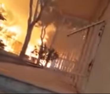 (VIDEO) DRAMATIČAN SNIMAK POŽARA U GRČKOJ: Preživeo katastrofu, a bio je u kući koju je "progutala" vatra!